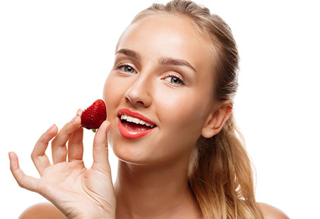 strawberry teeth whitening